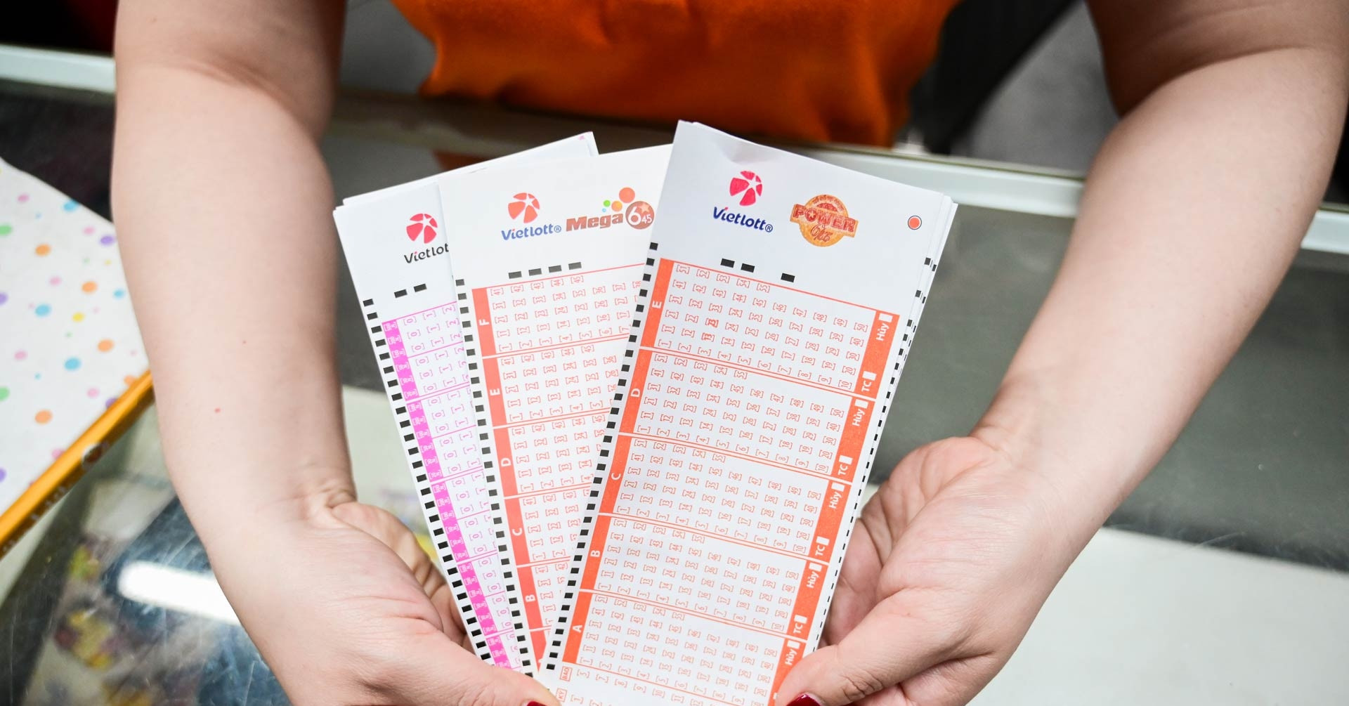 Vietlott tìm ra 3 vé số trúng giải nhất trị giá tiền tỷ