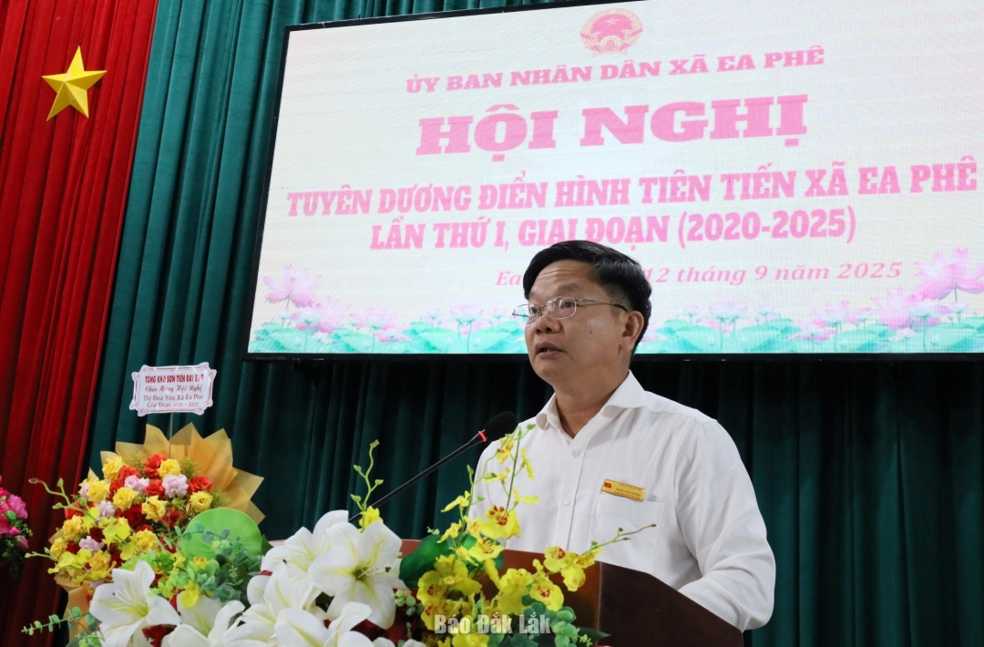 លេខាបក្ស Tran Van Tuyen ថ្លែងសុន្ទរកថាក្នុងសន្និសីទ។