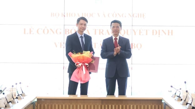 Bộ KH&CN công bố và trao quyết định bổ nhiệm, điều động cán bộ - Ảnh 2.