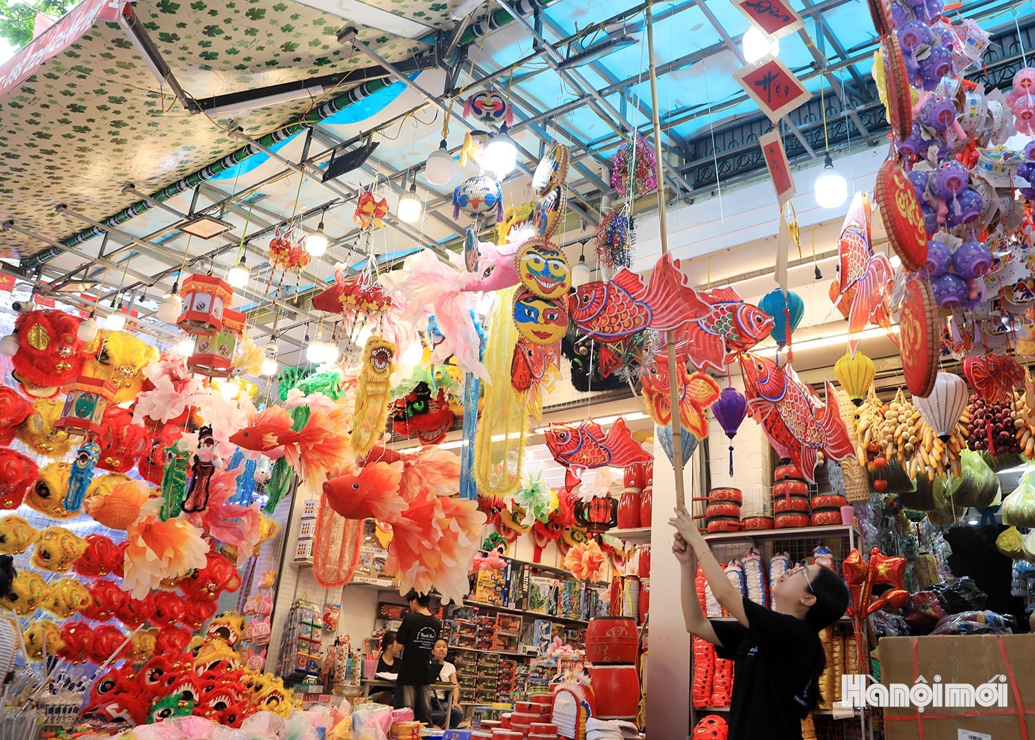W_mid-autumn-festival-on-the-street-of-ghosts-3.jpg