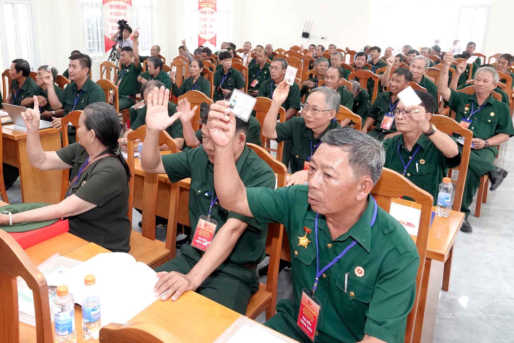ប្រតិភូបោះឆ្នោតអនុម័តខ្លឹមសារមួយចំនួននៃសមាជ។