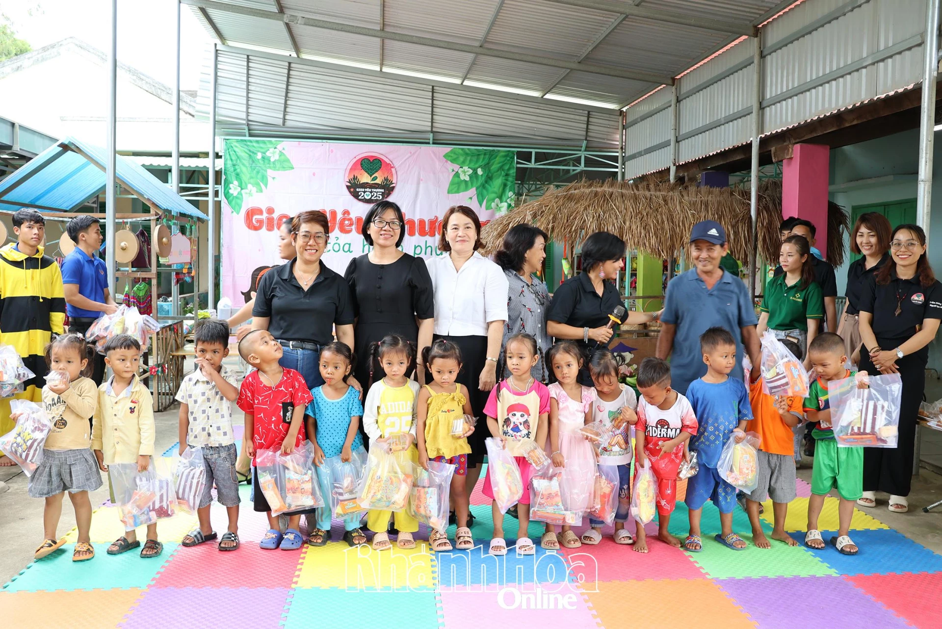 수오이 다우(Suoi Dau) 공동체 반 쿠옌(Vanh Khuyen) 유치원에서의 