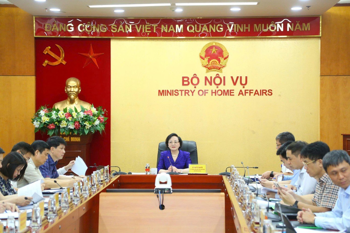 Bộ trưởng Nội vụ Phạm Thị Thanh Trà chủ trì cuộc họp. Ảnh: BNV