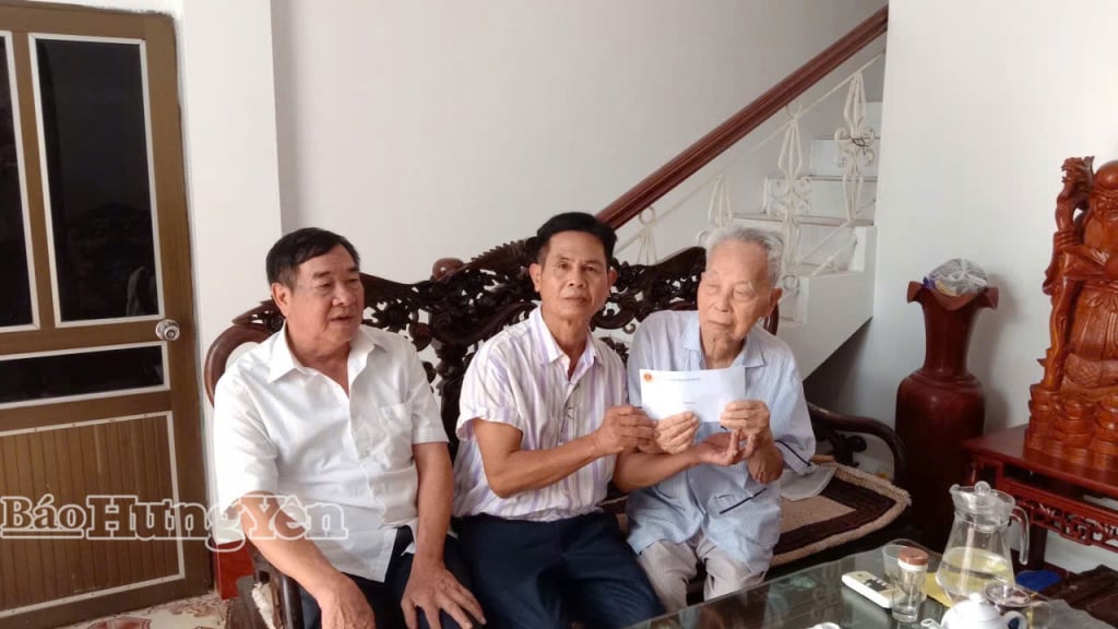 សមាគមអតីតយុទ្ធជនឃុំមេស ចុះសួរសុខទុក្ខ និងផ្តល់អំណោយដល់សមាជិក។