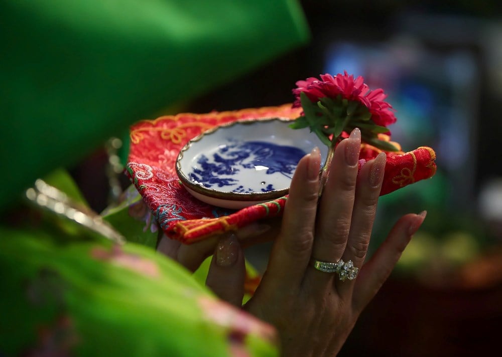 កុំឱ្យ 
