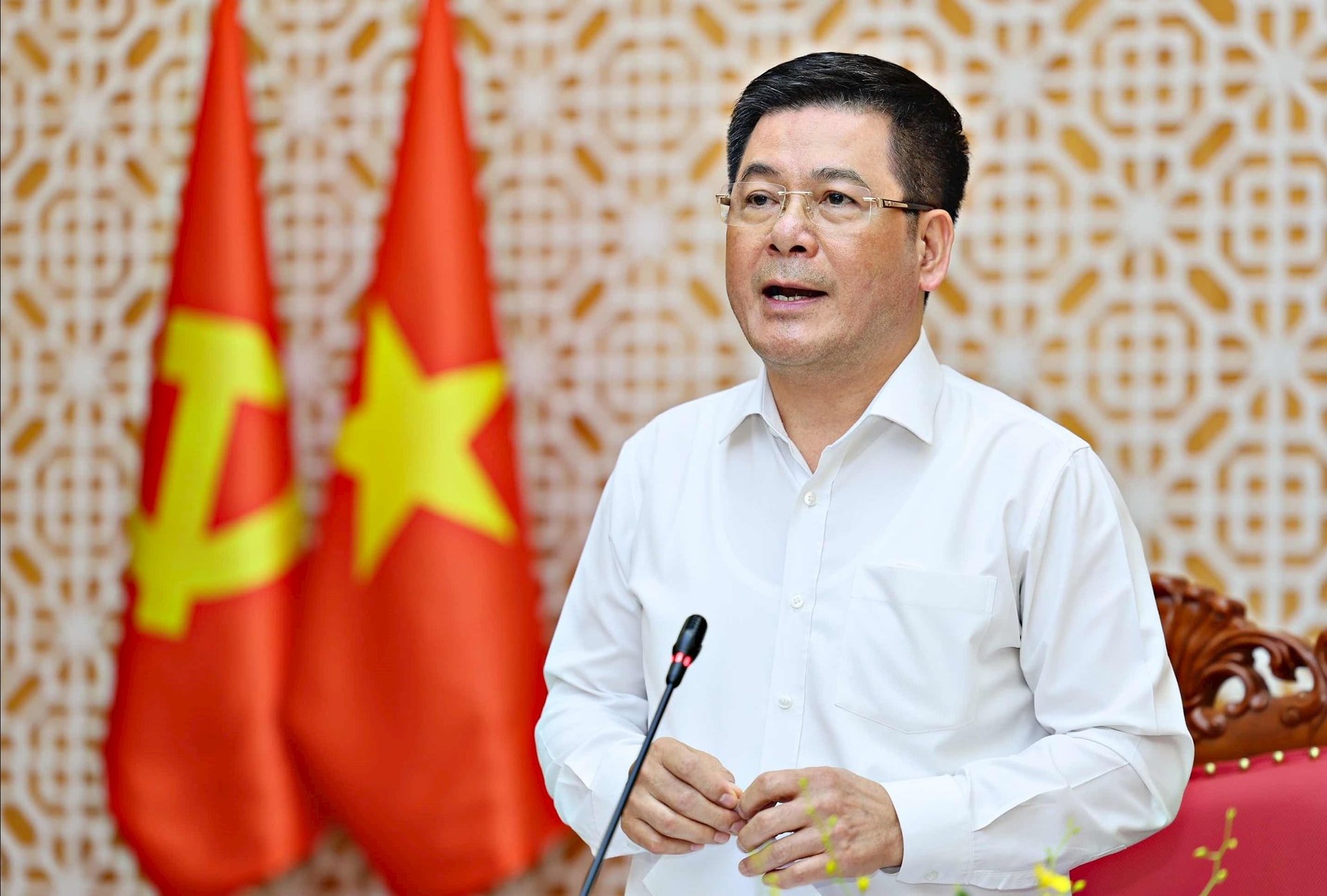 Bộ trưởng Bộ Công thưương Nguyễn Hồng Diên phát biểu tại buổi họp
