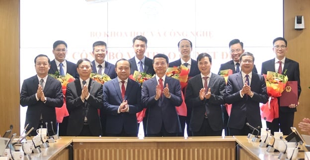 Bộ KH&CN công bố và trao quyết định bổ nhiệm, điều động cán bộ - Ảnh 1.