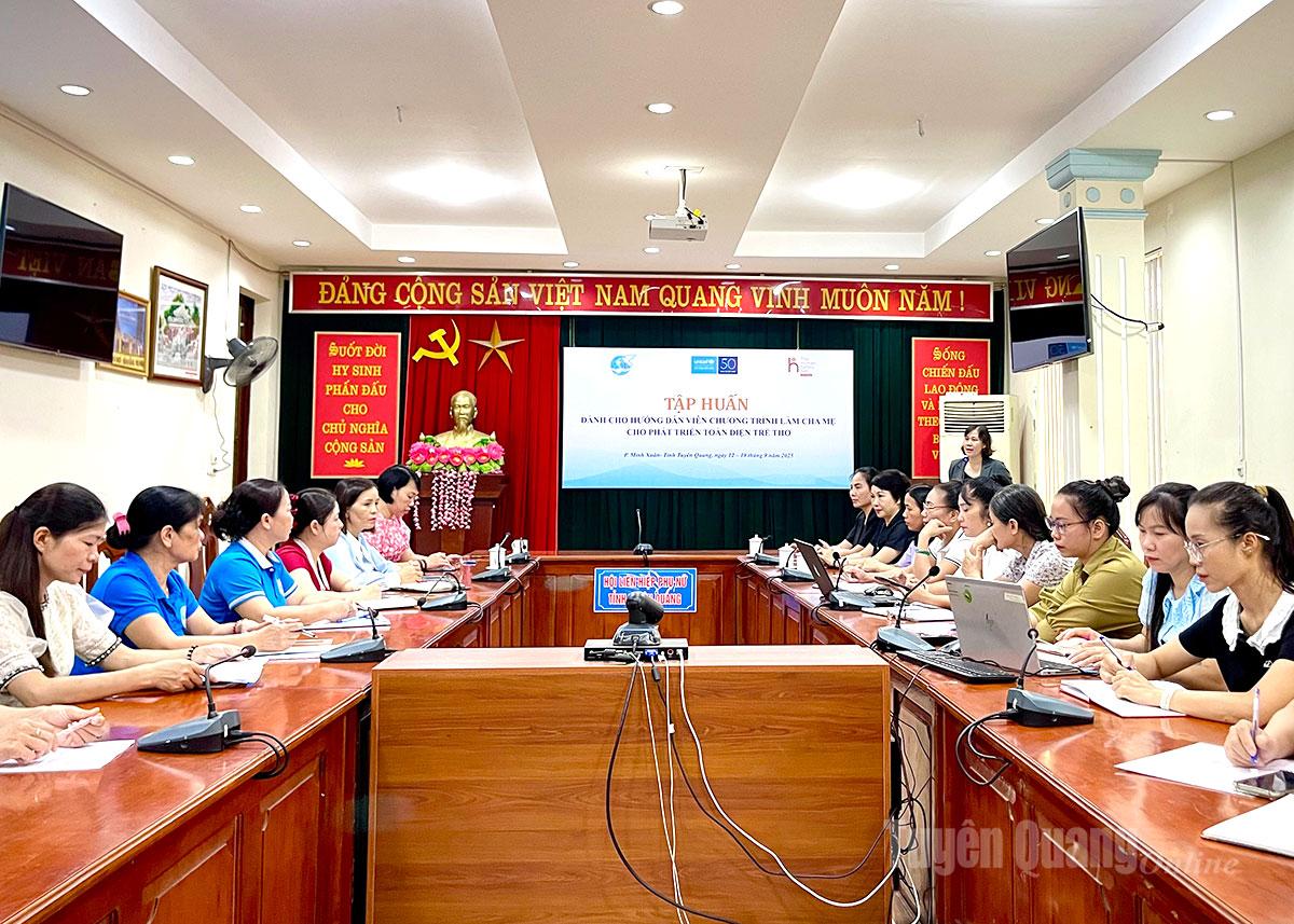 សន្និសិទបណ្តុះបណ្តាលសម្រាប់គ្រូបង្រៀនកម្មវិធីមាតាបិតាសម្រាប់ការអភិវឌ្ឍន៍កុមារដ៏ទូលំទូលាយ។