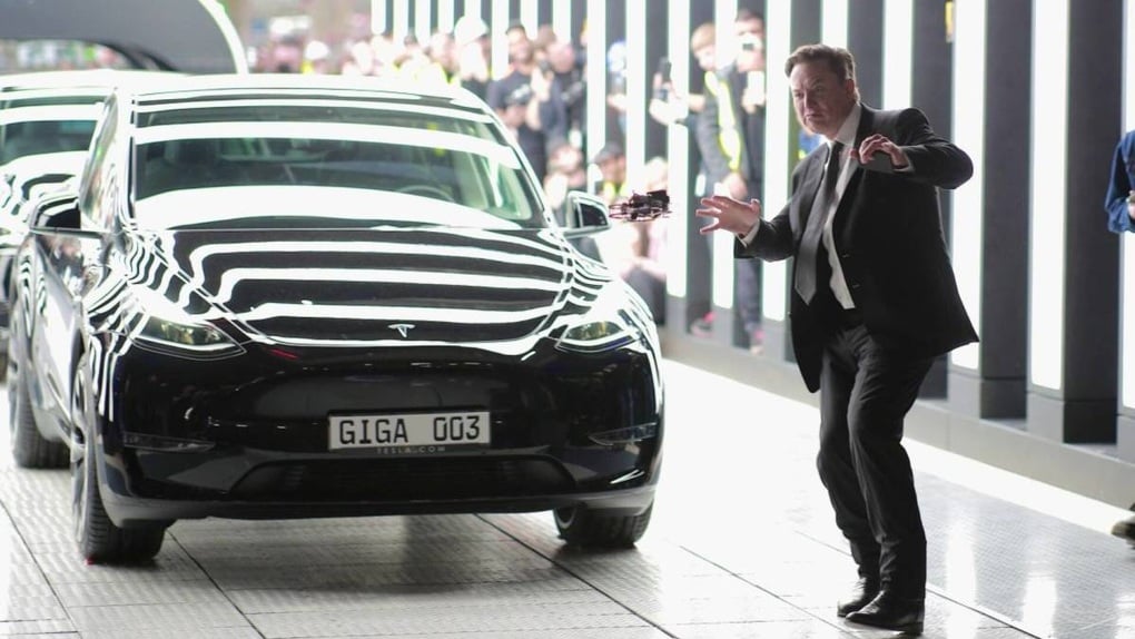 Chuyện ở Tesla: 1.000 tỷ USD có thể giữ chân Elon Musk? - 1
