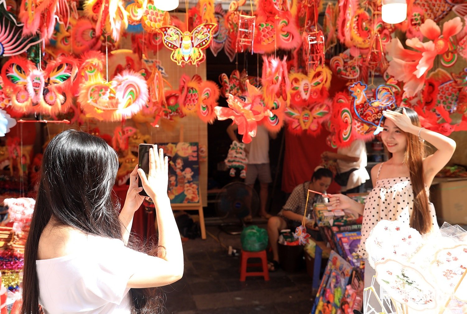 W_mid-autumn-festival-on-pho-hang-ma-9.jpg