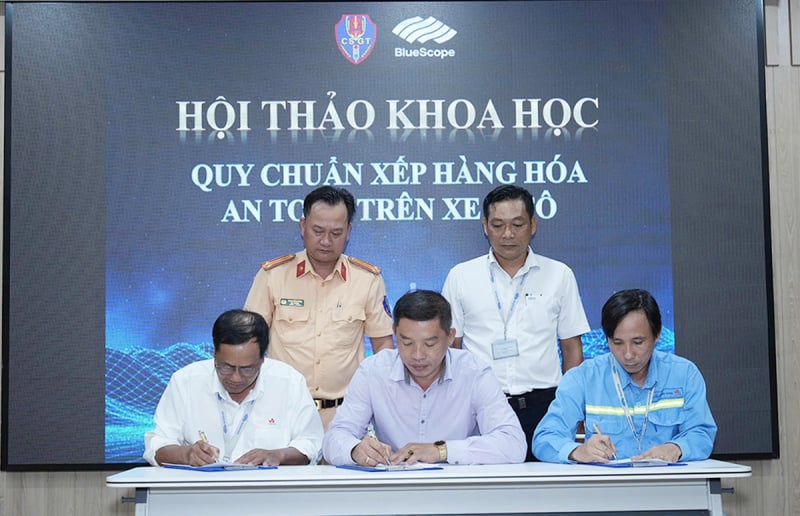 Phòng CSGT Công an TP Hồ Chí Minh tổ chức hội thảo khoa học về Quy chuẩn xếp hàng hóa an toàn trên xe ô tô tại khu vực 2 -6