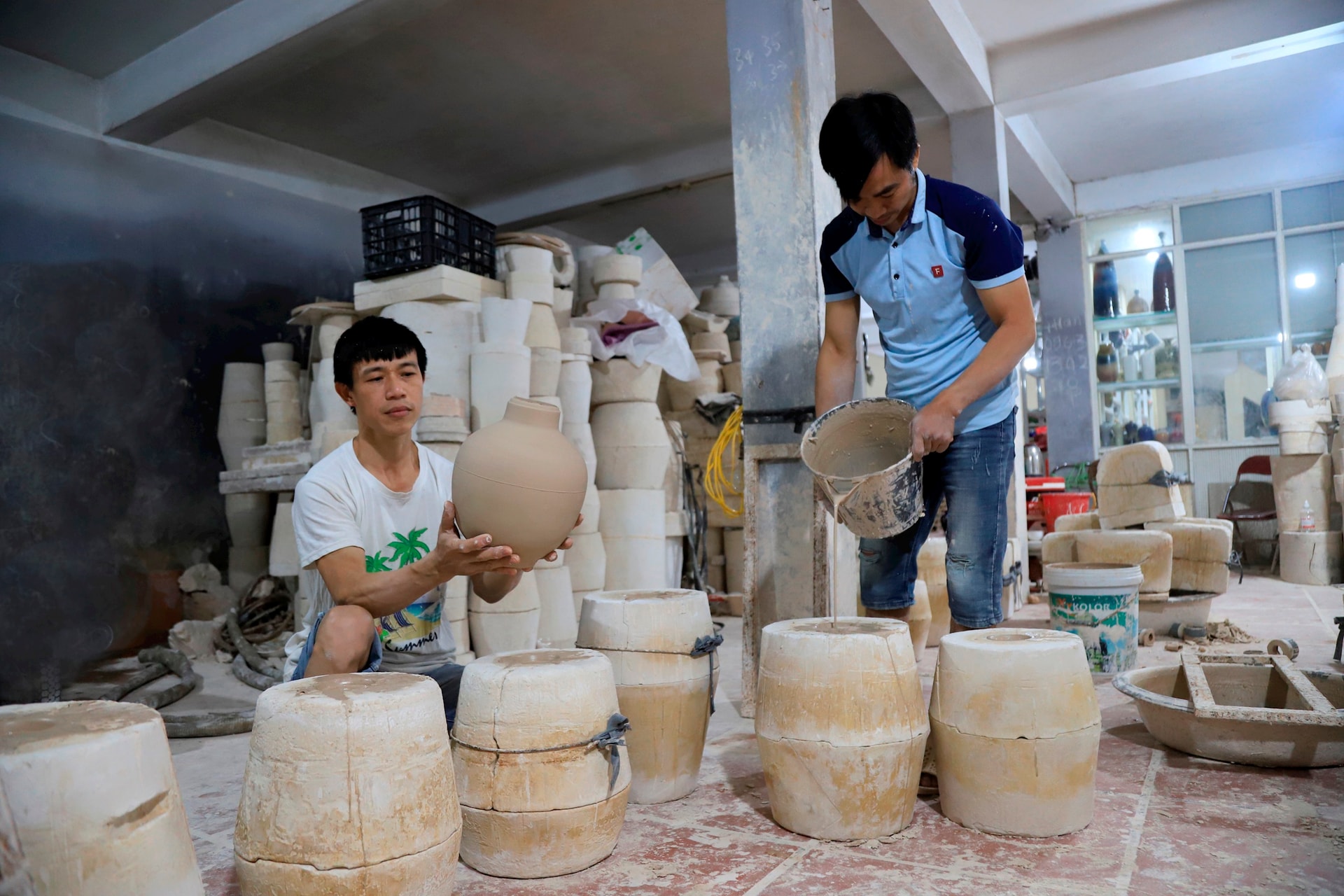 production-in-village-of-media-technology-in-bat-trang.-anh-do-tam.jpg