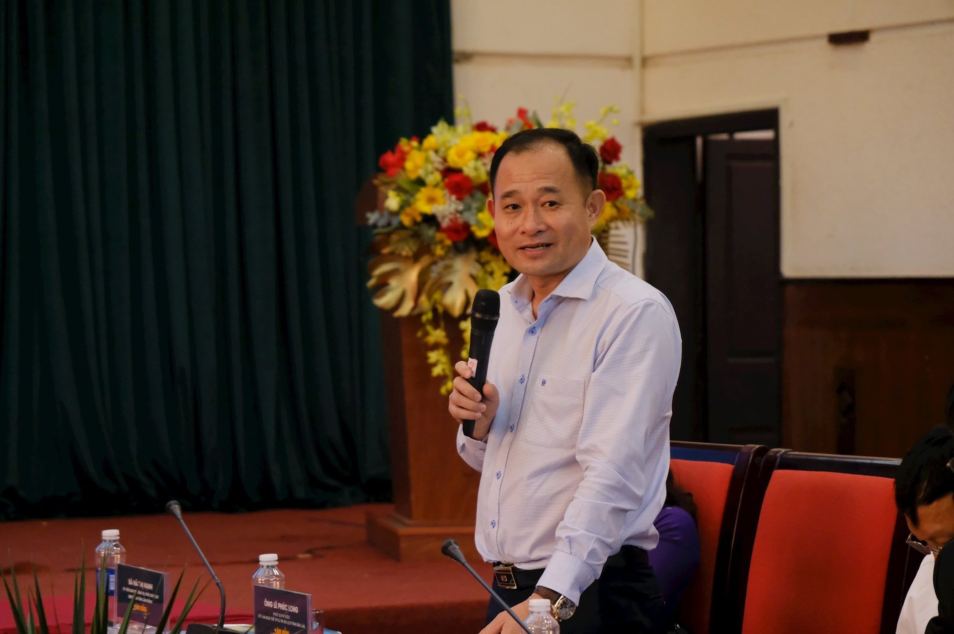 លោក Le Phuc Long អនុប្រធាននាយកដ្ឋានវប្បធម៌ កីឡា និងទេសចរណ៍ Dak Lak បានចែករំលែកអំពីសក្តានុពលនៃកិច្ចសហប្រតិបត្តិការអភិវឌ្ឍន៍ទេសចរណ៍រវាងខេត្តទាំងពីរ។