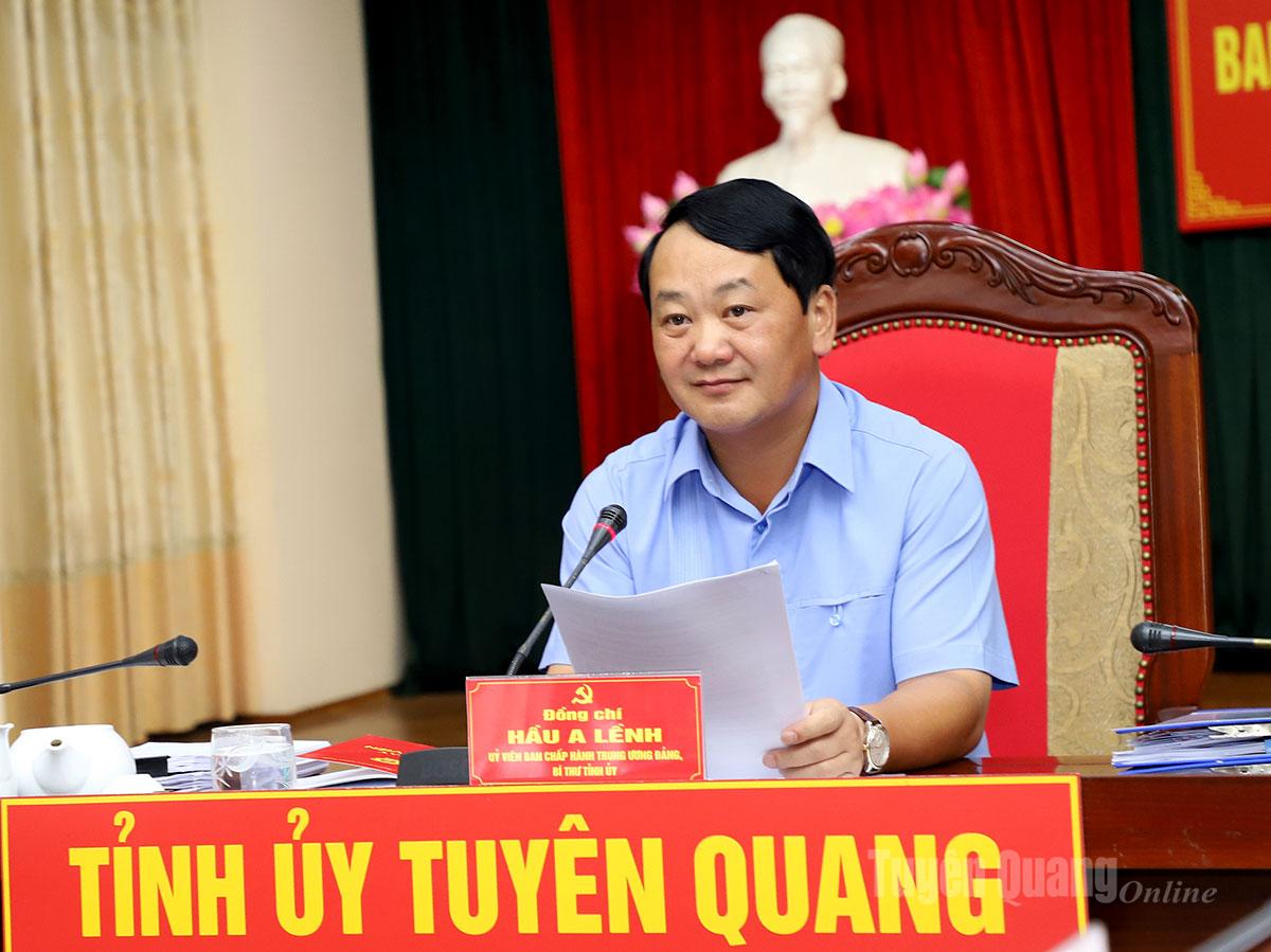 លេខាបក្សខេត្ត Hau A Lenh ថ្លែងសុន្ទរកថាបញ្ចប់ក្នុងសន្និសីទ។