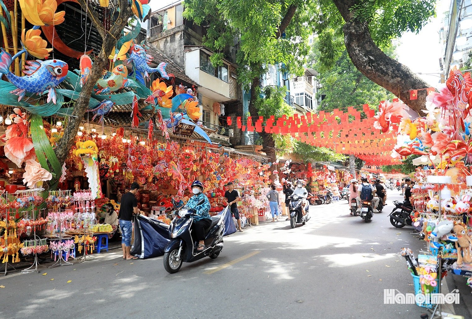 W_mid-autumn-festival-on-the-street-of-ghosts-1.jpg