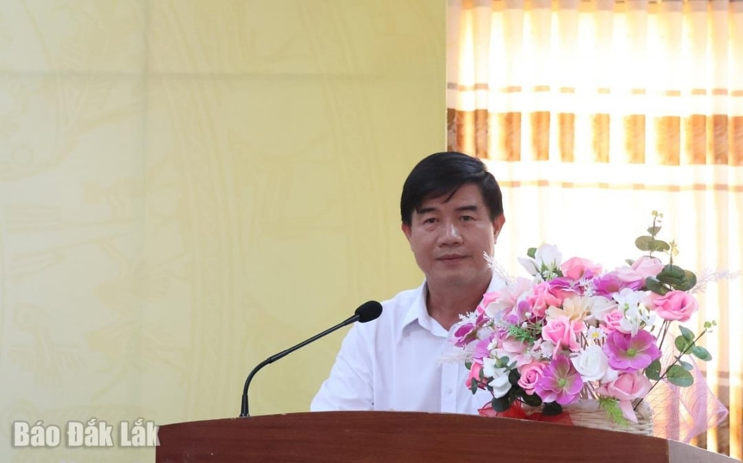 អនុប្រធានគណៈកម្មាធិការប្រជាជនខេត្ត Nguyen Thien Van ថ្លែងមតិក្នុងសន្និសីទ។