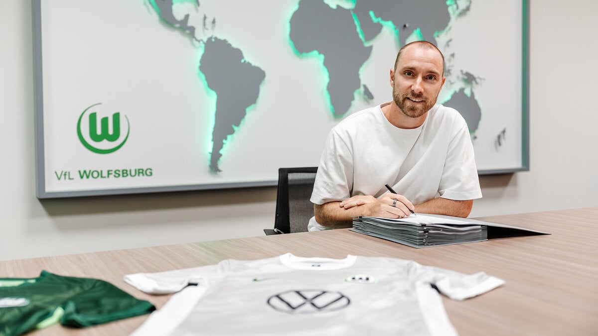 csm_250910 eriksen vertragsunterzeichnung vfl wolfsburg_1f12b5b644.jpg