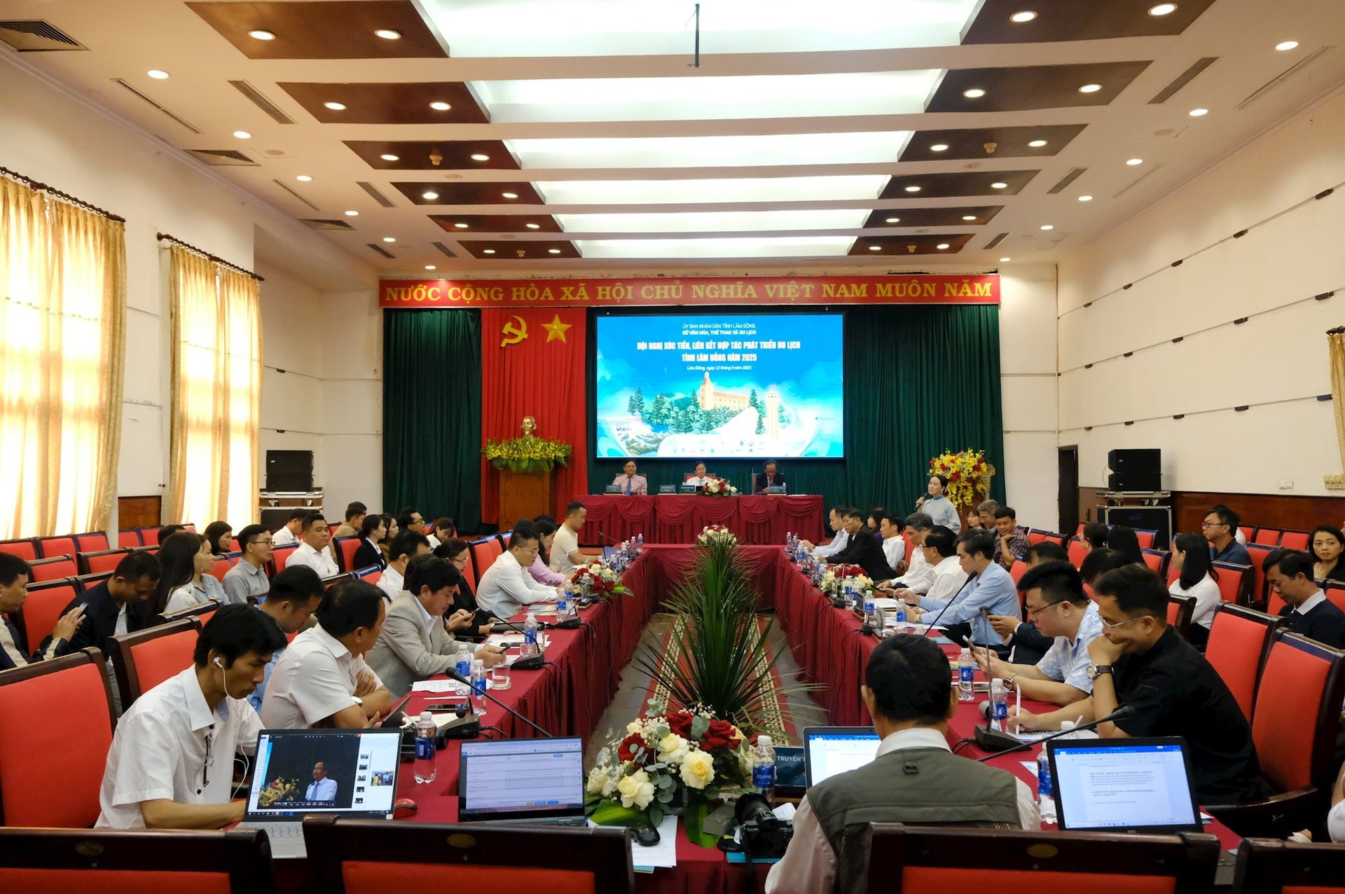 ទិដ្ឋភាពសន្និសីទ