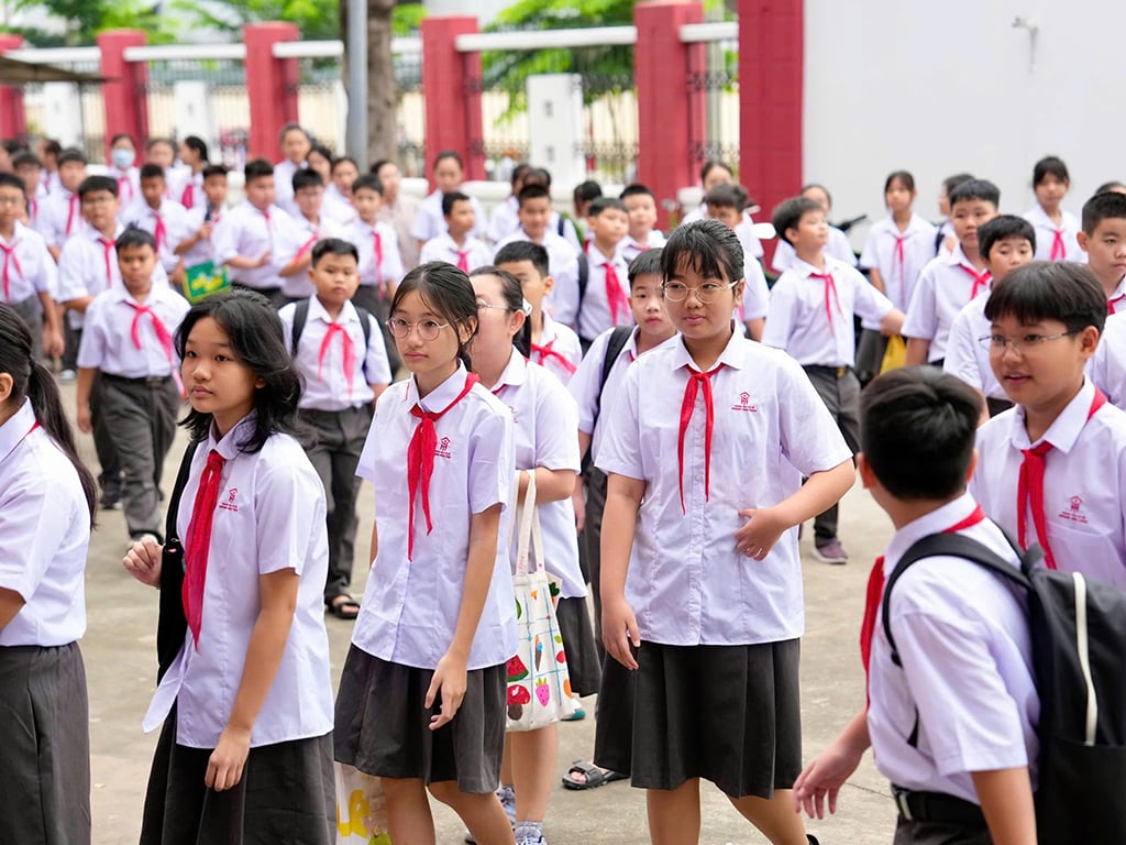 Phụ huynh bức xúc về thời khóa biểu học sinh học thứ bảy tại TP . HCM - Ảnh 1.