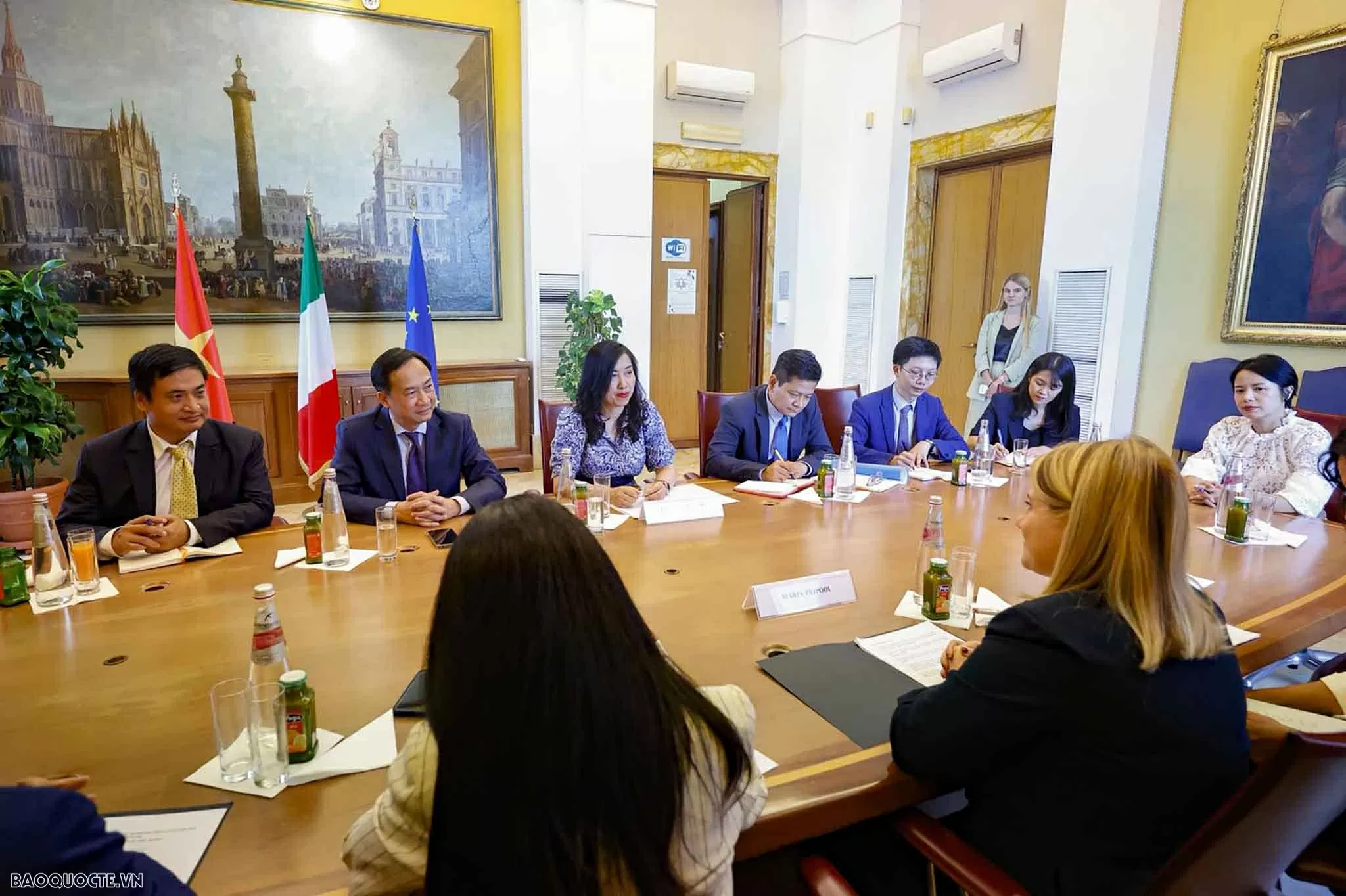 Thứ trưởng Ngoại giao Lê Thị Thu Hằng thăm, làm việc tại Italy