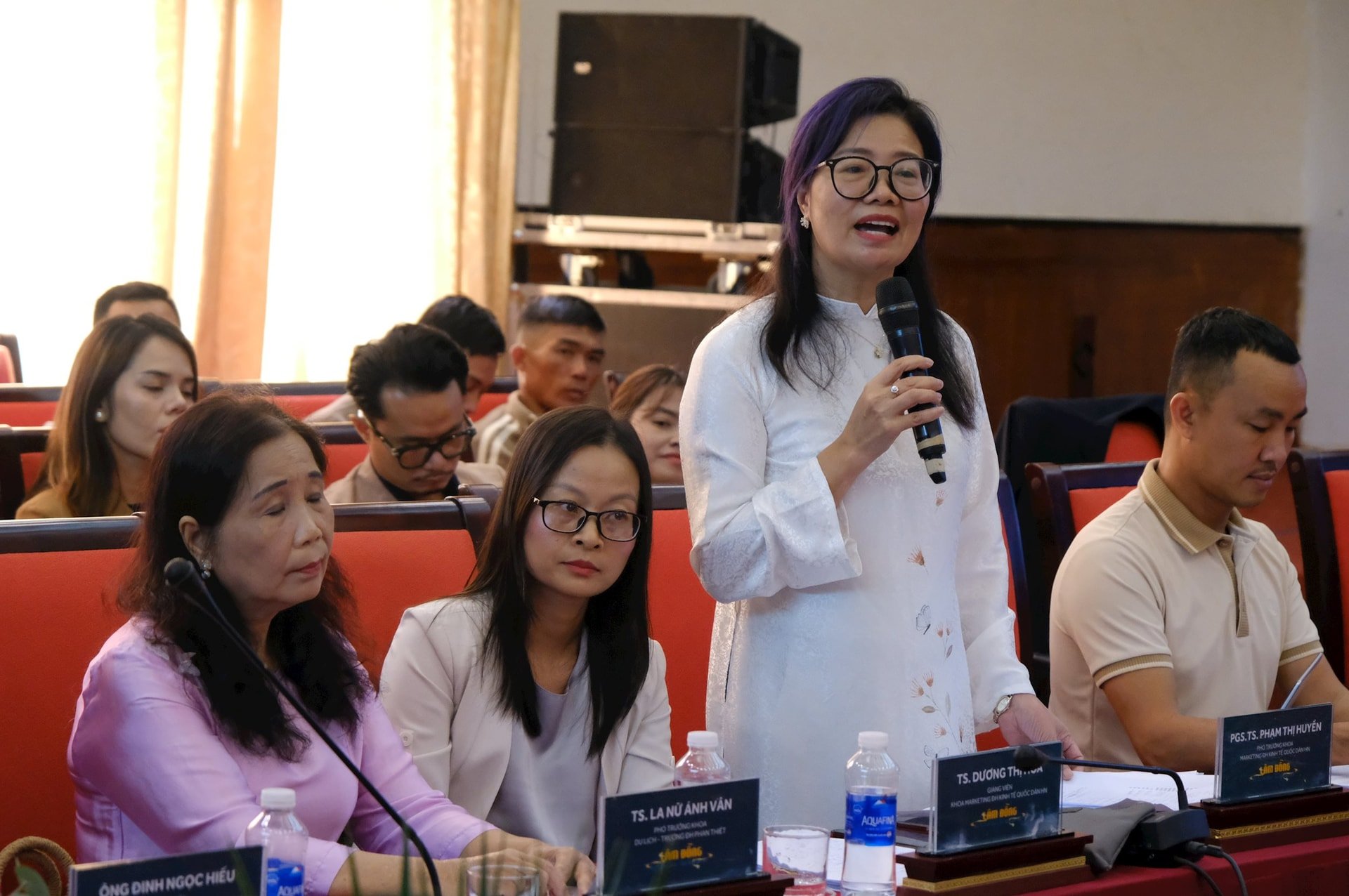 សាស្ត្រាចារ្យរង បណ្ឌិត Pham Thi Huyen - អនុប្រធាននាយកដ្ឋានទីផ្សារ សាកលវិទ្យាល័យសេដ្ឋកិច្ចជាតិហាណូយបានរួមចំណែកគំនិតស្តីពីការតំរង់ទិសនៃប្រភេទទេសចរណ៍ធម្មតានៃតំបន់។