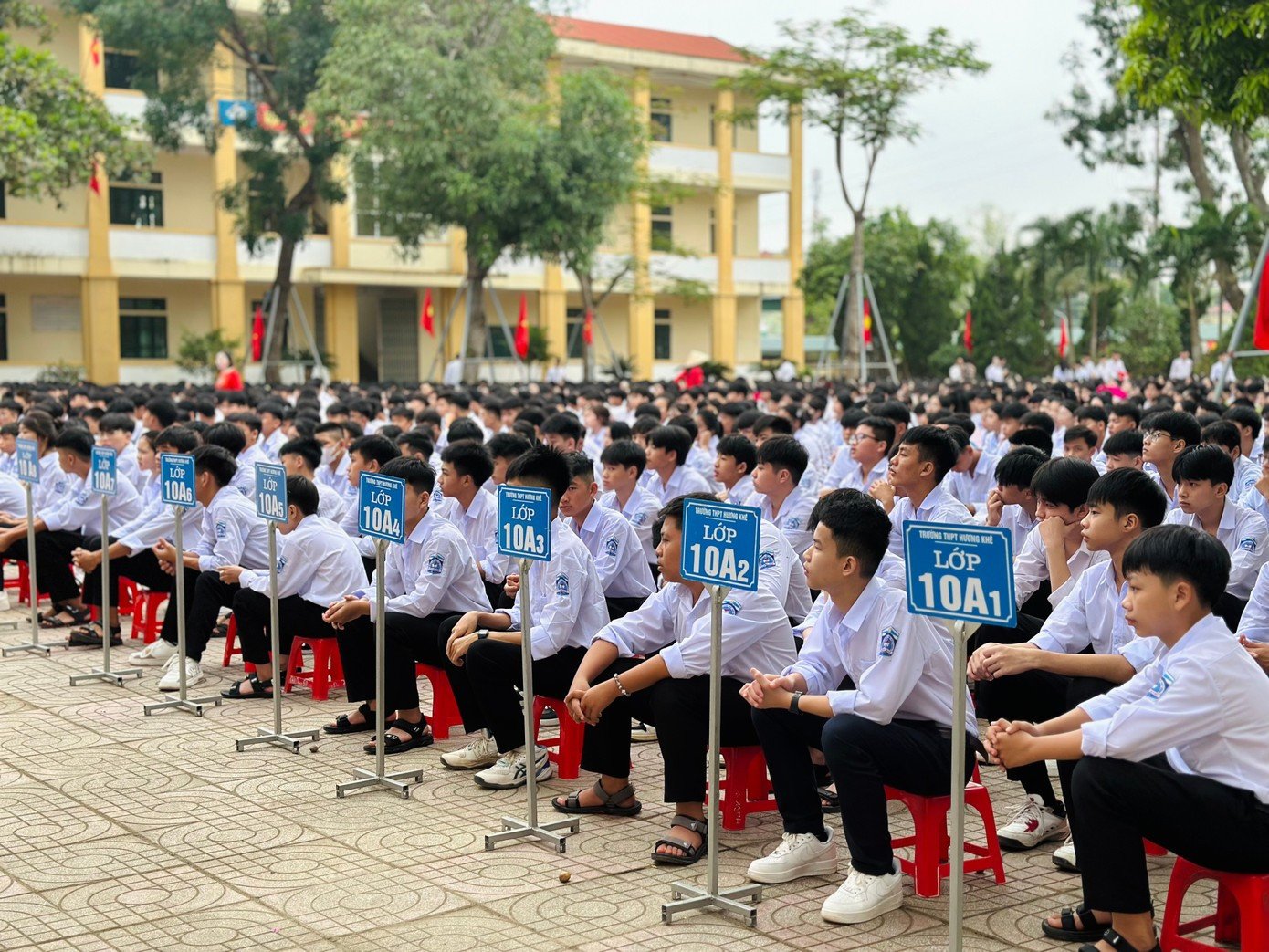 hoc-sinh-khai-giang.jpg