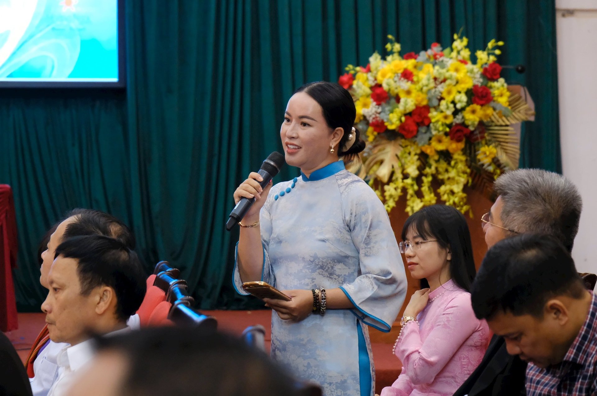លោកស្រី Nguyen Thi Ha នាយកក្រុមហ៊ុន Tay Nguyen Xanh Construction Investment and Service Consulting Co., Ltd. ដែលមានបទពិសោធន៍ក្នុងវិស័យវិនិយោគ និងអភិវឌ្ឍន៍គម្រោងទេសចរណ៍ ចែករំលែកអំពីការតម្រង់ទិស