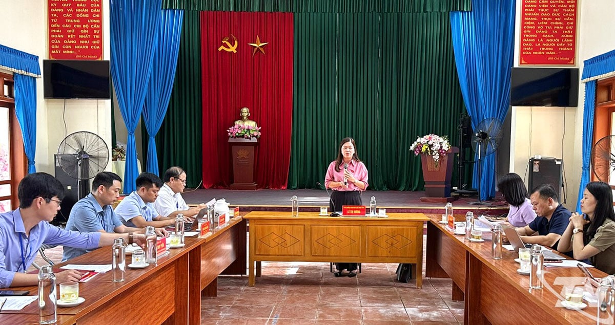 ក្រុម​អង្កេត​នៅ​មជ្ឈមណ្ឌល​សេវា​រដ្ឋបាល​សាធារណៈ​ឃុំ​សាំង​ម៉ុក