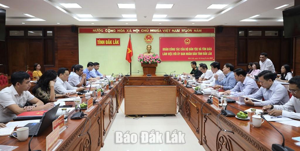 ប្រតិភូចូលរួមកិច្ចប្រជុំ។