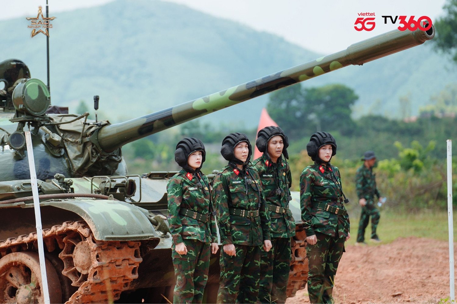 16 តារាចូលរួមជាមួយ Army.jpg