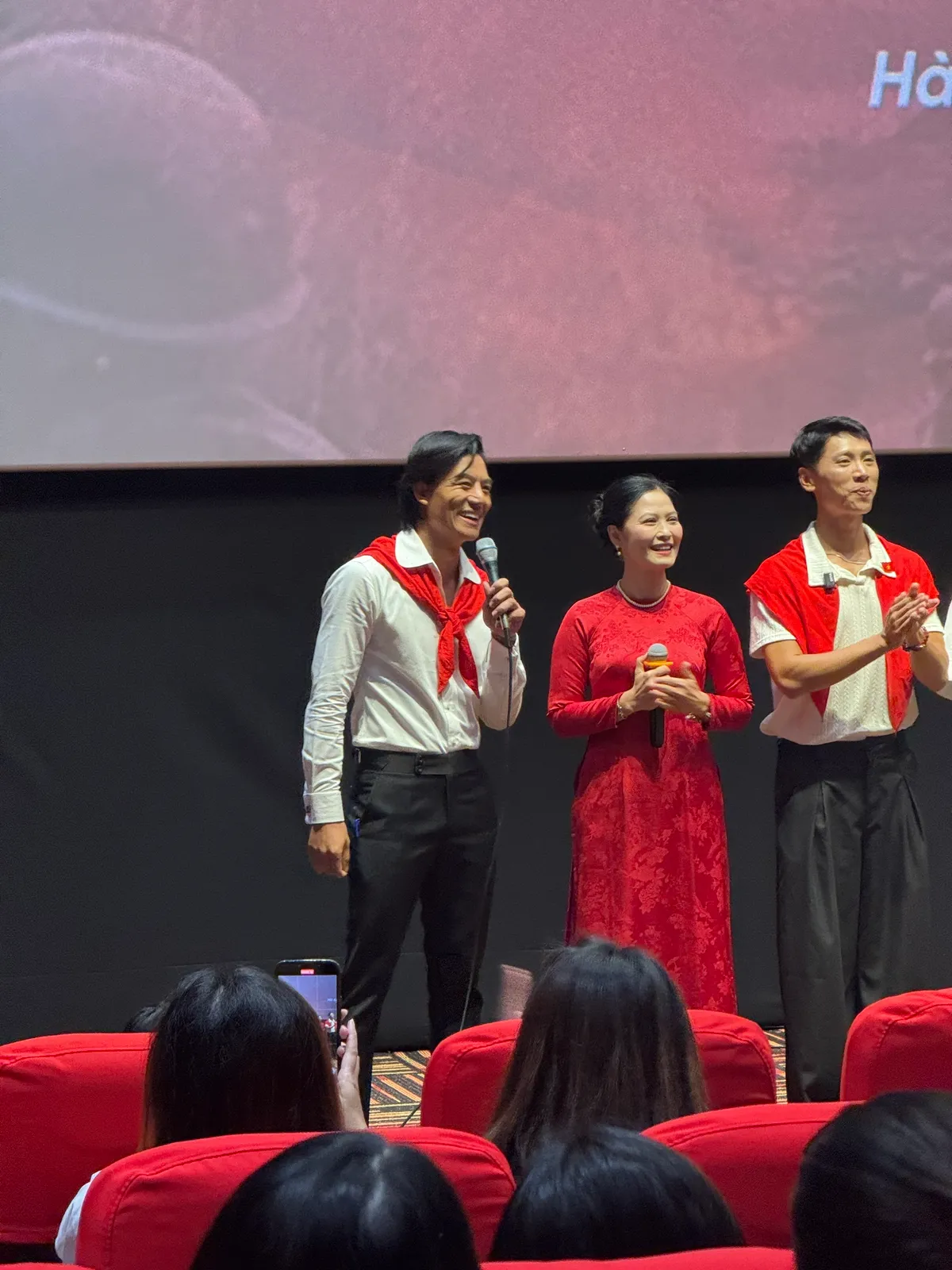Diễn viên Hiếu Nguyễn trong vai chỉ huy Trần Thành.