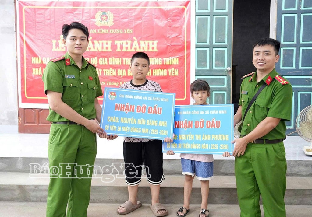 សម្ព័ន្ធយុវជននគរបាលឃុំ Chau Ninh ឧបត្ថម្ភដល់សិស្សានុសិស្សក្នុងគ្រាលំបាក។