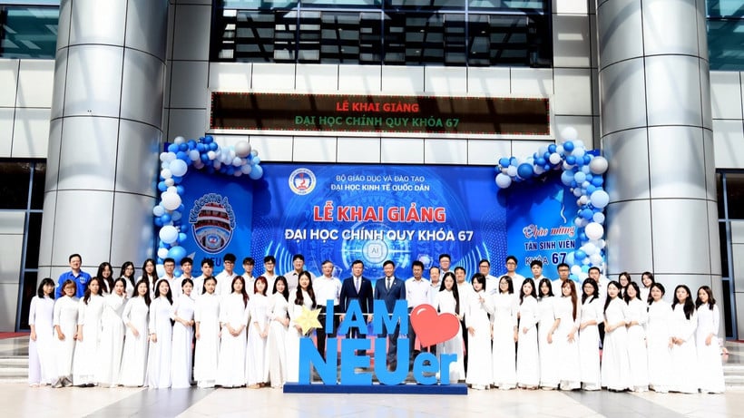 ពិធី​សម្ពោធ និង​ស្វាគមន៍​និស្សិត​ថ្មី​បាន​ប្រព្រឹត្តទៅ​យ៉ាង​អធិកអធម និង​មាន​អត្ថន័យ​។