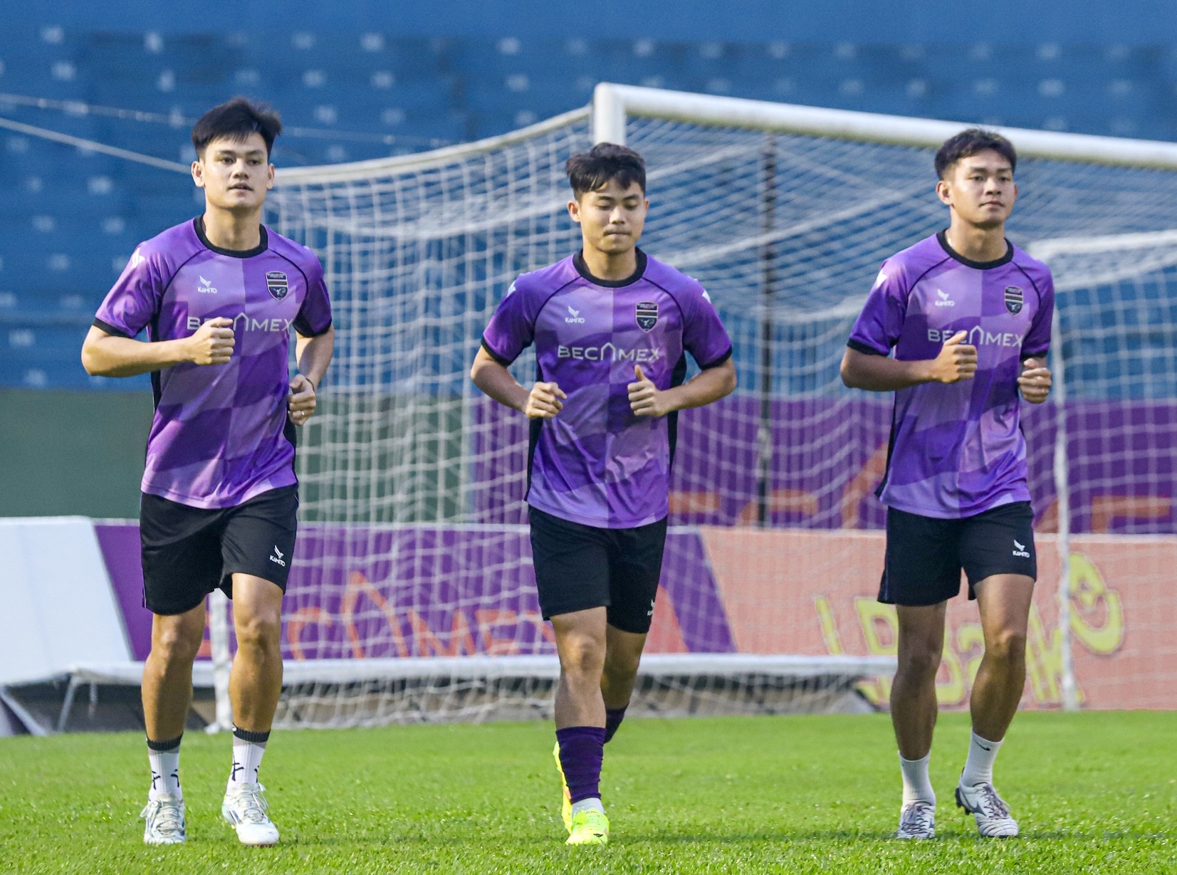 Tin sốc cho ông Kim: Vĩ Hào tập lại nhưng bị gạch tên khỏi V-League, sợ lỡ SEA Games?- Ảnh 1.
