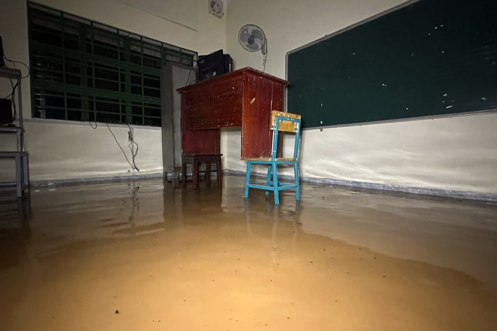 Nước sông Buông dâng cao, gần 1.500 học sinh ở Đồng Nai nghỉ học - 1