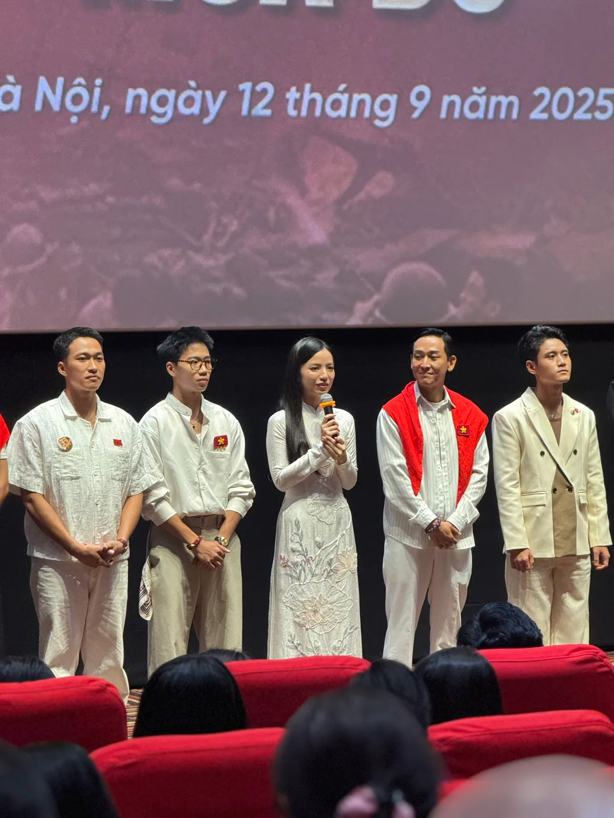 Diễn viên Lê Hạ Anh, vai o Hồng.