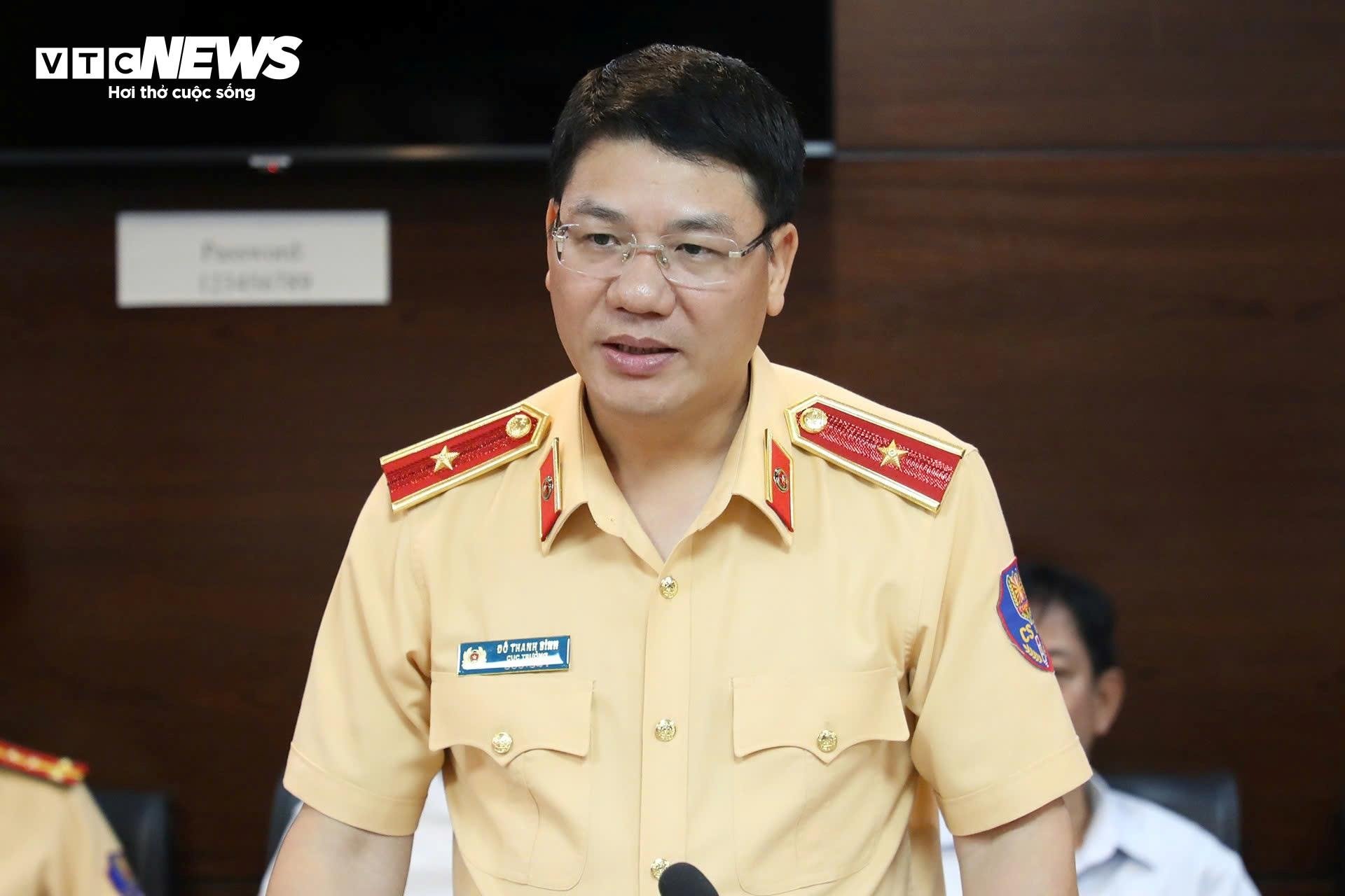 Major General Do Thanh Binh, Director of the Traffic Police Department, spoke.