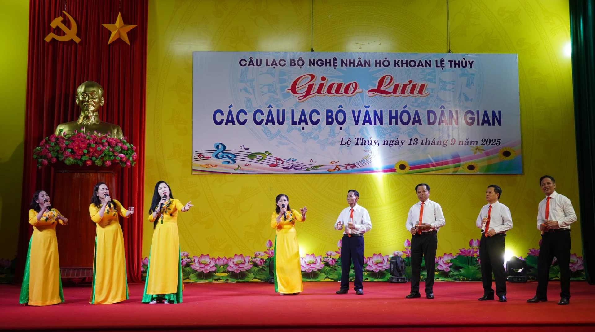Một tiết mục đặc sắc của CLB Dân ca Sông Hiền tại chương trình giao lưu.