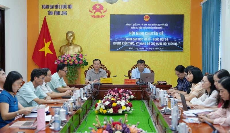 Đại biểu dự hội nghị tại điểm cầu tỉnh Vĩnh Long.