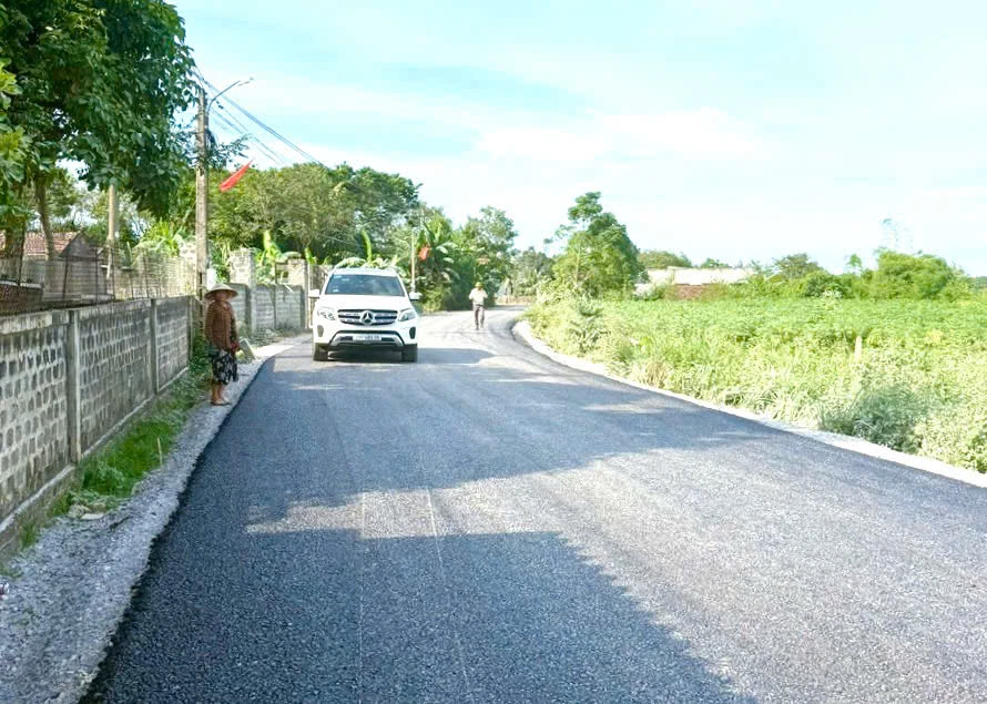 道路は幅6～6.5メートルの基盤と幅5.8～​​6メートルの路面設計となっている - 写真：S.H