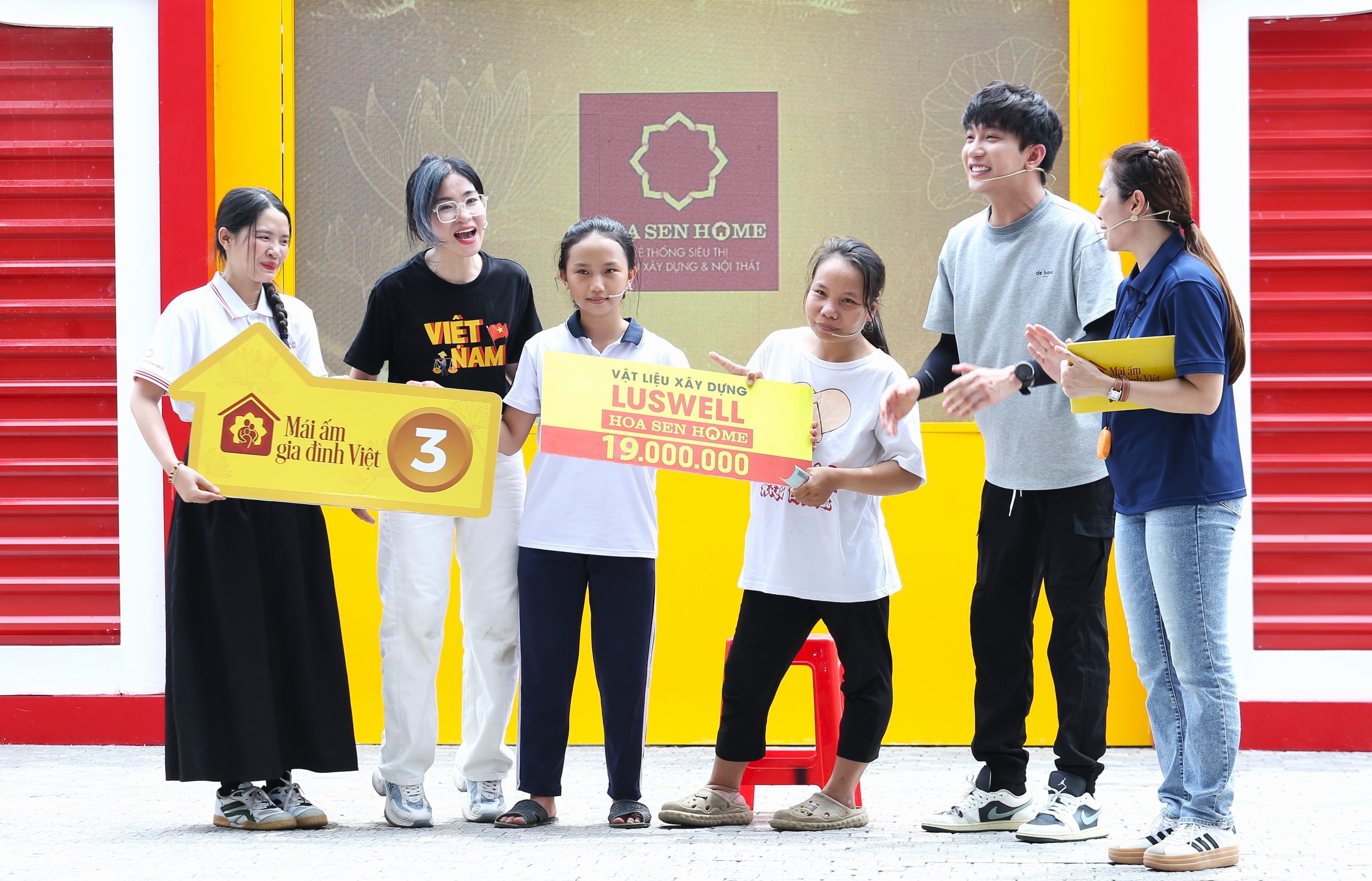 គ្រួសារ​របស់ Thai Quynh Chi ជាប់​លេខ​បី។