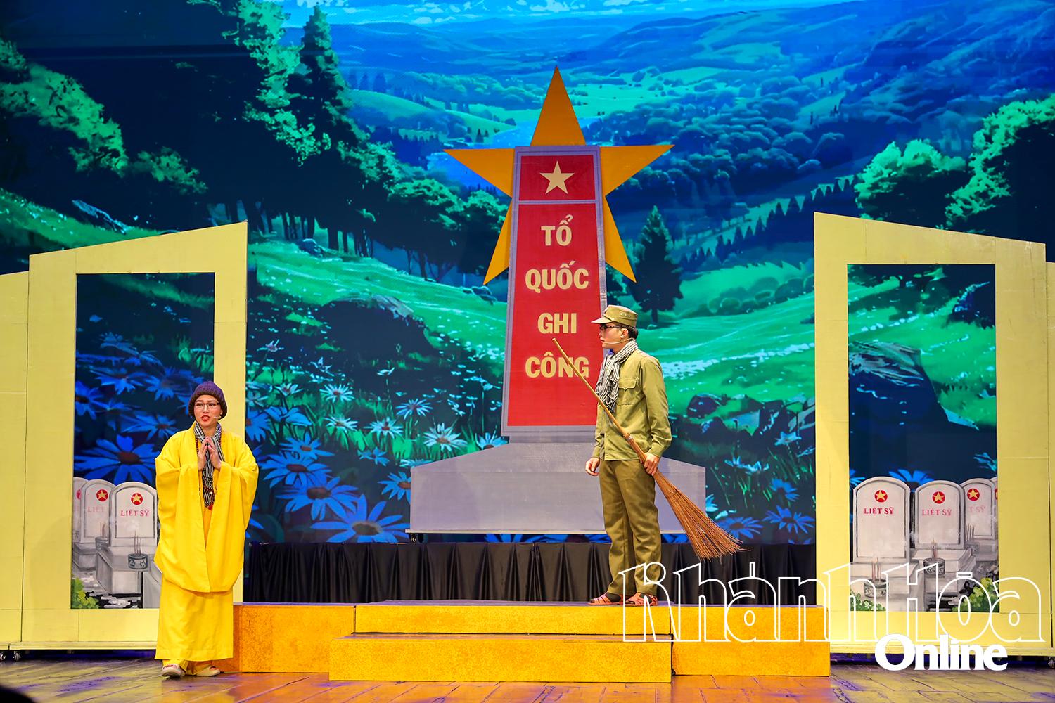 ឈុតដែលដូនជី Thuy Trang ជួបជុំជាមួយលោក Duc បន្ទាប់ពីការបង្រួបបង្រួមប្រទេសឡើងវិញ។