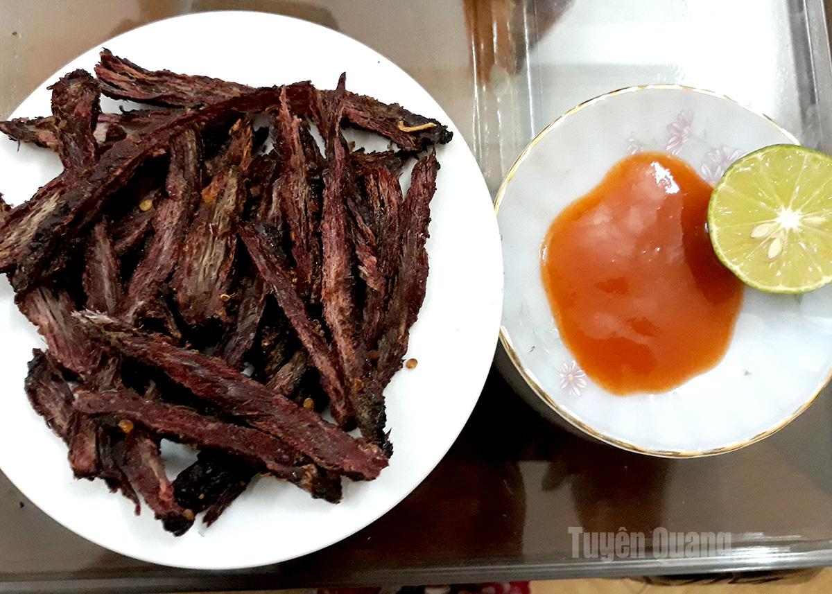 សាច់ក្របីស្ងួត។