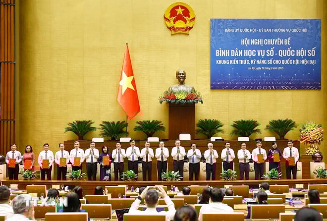 ttxvn-tong-bi-thu-to-lam-du-hoi-nghi-chuyen-de-binh-dan-hoc-vu-so-quoc-hoi-so-14.jpg