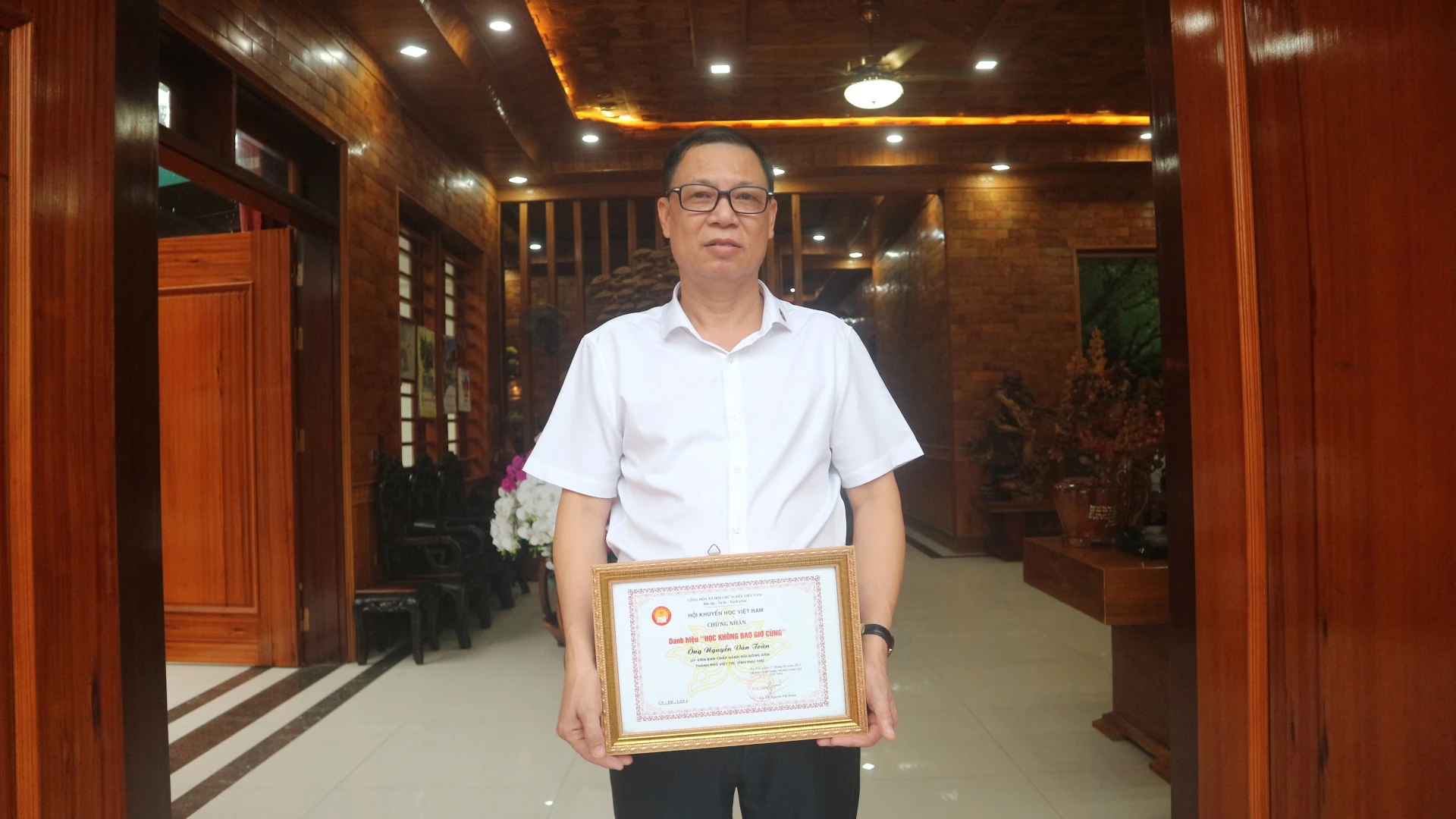 Phu Tho មាន​កសិករ​វៀតណាម​ឆ្នើម​ចំនួន ៣ នាក់ និង​អ្នក​វិទ្យាសាស្ត្រ​កសិករ ១ នាក់។