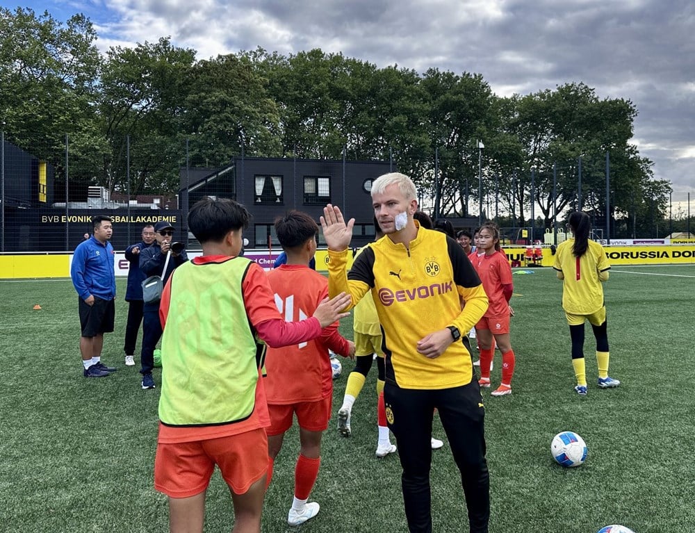 គ្រូបង្វឹក Borussia Dortmund U17 សរសើរកីឡាករនារី U17 វៀតណាម - រូបថត ២