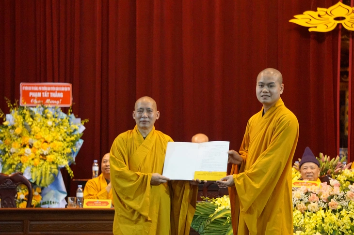 Học viện Phật giáo Việt Nam tại Hà Nội trao bằng tiến sĩ Phật học thứ hai - Ảnh 4.