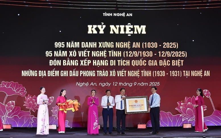 ឧបនាយករដ្ឋមន្ត្រី Mai Van Chinh បានប្រគល់វិញ្ញាបនបត្រចំណាត់ថ្នាក់វត្ថុបុរាណជាតិពិសេស 