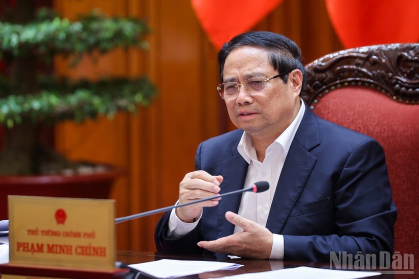 នាយករដ្ឋមន្ត្រី Pham Minh Chinh ដឹកនាំកិច្ចប្រជុំស្តីពីការគ្រប់គ្រងម៉ាក្រូសេដ្ឋកិច្ច។ (រូបថត៖ ត្រាន់ ហៃ)