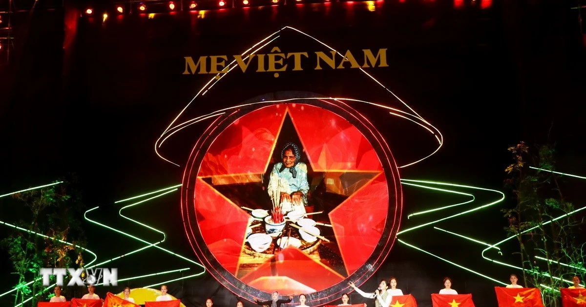 Quảng Trị: Xúc động Chương trình nghệ thuật ca ngợi Mẹ Việt Nam Anh hùng